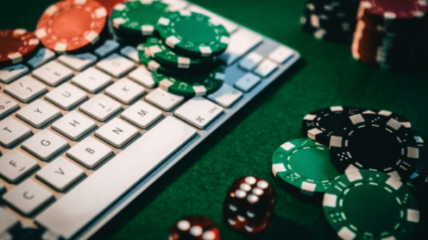 How Do You Play Poker Online, and What Are the Differences?