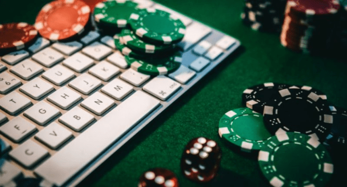 How Do You Play Poker Online, and What Are the Differences?